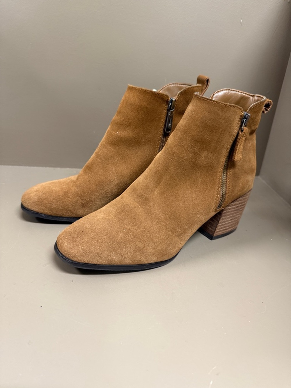 Blondo Camel Suede Chelsea Ankle Booties with Stacked Heel Waterproof Shoes